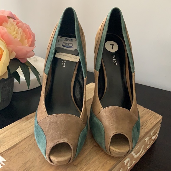 New Nine West Suede Color Block Heels - Picture 2 of 7